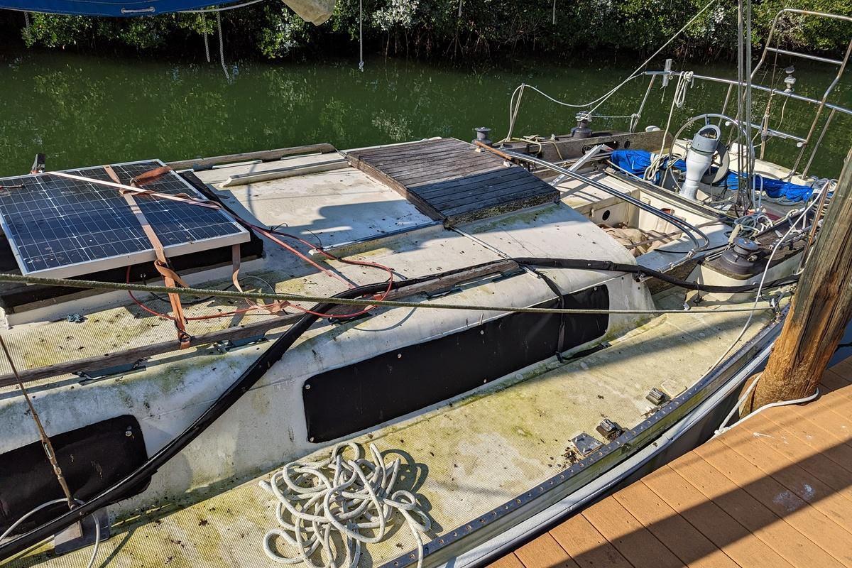 Manitou 25 XPlode XT SHP Boating World