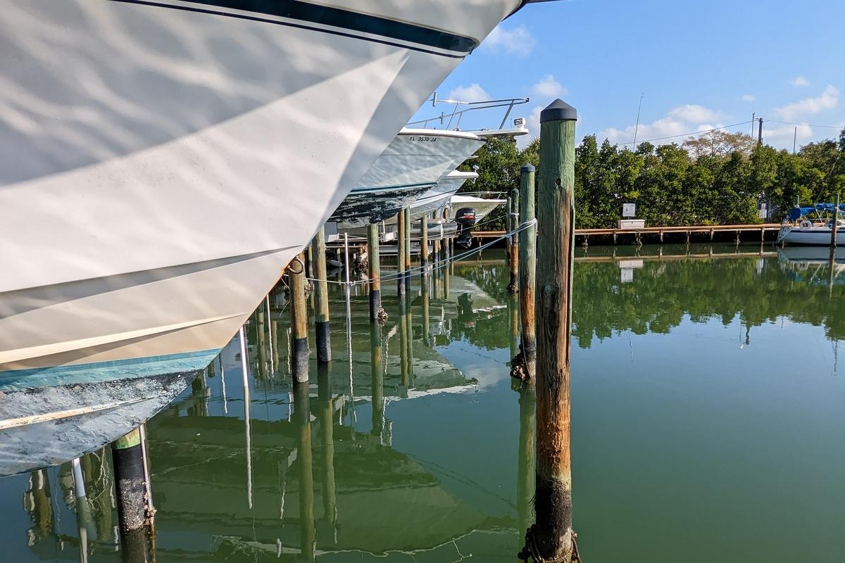 Manitou25XPlodeXTSHP06 Boating World